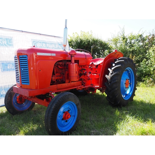 379 - David Brown 900 tractor. Runs. Fitted with rear PTO belt pulley. Good rear tyres. SN-13294.