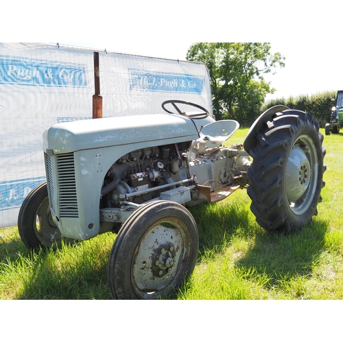 355 - Ferguson TEF20 tractor. 1955. Running well. SN-474458. Reg- TSJ 773. V5