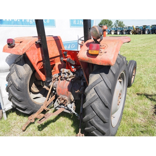 352 - Massey Ferguson 135 tractor. Runs. roll bar. 4601 hours recorded. SN-SNMY606656