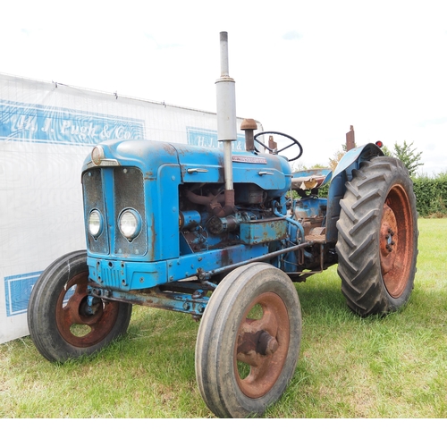315 - Fordson Super Major tractor. Runs. Original tin work. Hydraulics