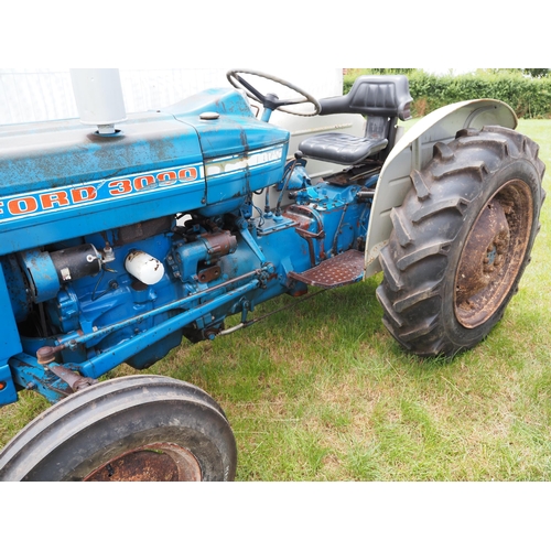 319 - Ford 3000 tractor. 1975. Runs and drives. 4485 hours recorded. SN-952711. Reg. JBO455N. V5