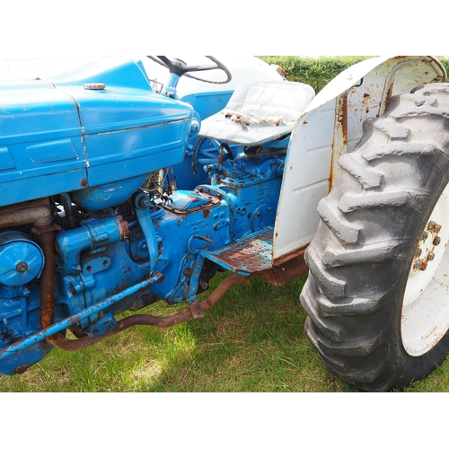 320 - Ford 4000 Pre Force Selectospeed tractor.  Non runner. new front tyres and down swept exhaust. SN-B0... 