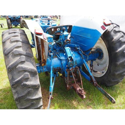 320 - Ford 4000 Pre Force Selectospeed tractor.  Non runner. new front tyres and down swept exhaust. SN-B0... 
