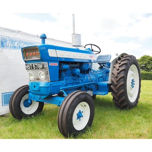 321 - Ford 5000 Pre-Force tractor. Diesel. Runs. Good front and rear tyres. SN-B831642. Reg. HST578F. V5