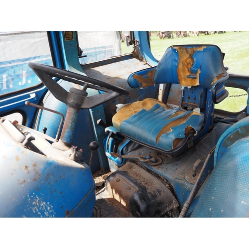 329 - Ford 7600 tractor. 1977. Runs. Fitted with dual power. Comes with pick up hitch and assistor ram. Go... 