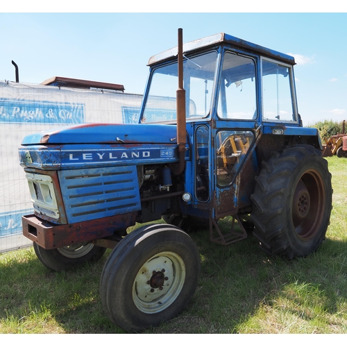 370 - Leyland 245 tractor. 1974. Runs. 7927 hours recorded. C/w pick up hitch. SN-187104. Reg. POD208M. V5