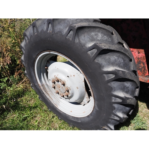 384 - Massey Ferguson 565 tractor. Runs and drives. 4047 hours recorded. SN- 656395