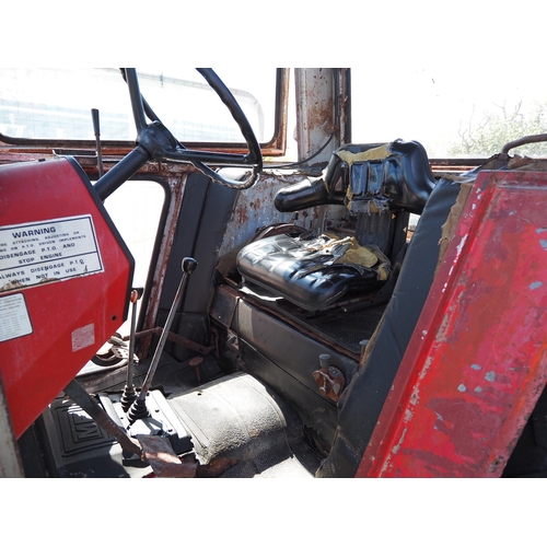 384 - Massey Ferguson 565 tractor. Runs and drives. 4047 hours recorded. SN- 656395