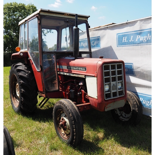 364 - International 444 tractor. Running well. Reg. KUN652P.