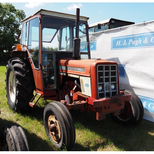 365 - International 454 tractor. 1976. 4853 hours recorded. Inner and outer wheel weights. Running well. R... 