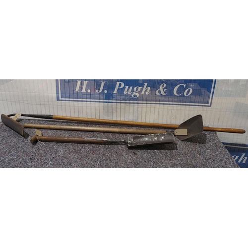 141 - 3- Vintage trenching tools