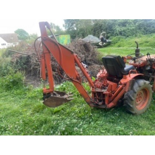 Kubota B7100D compact tractor. C/w front loader and back actor