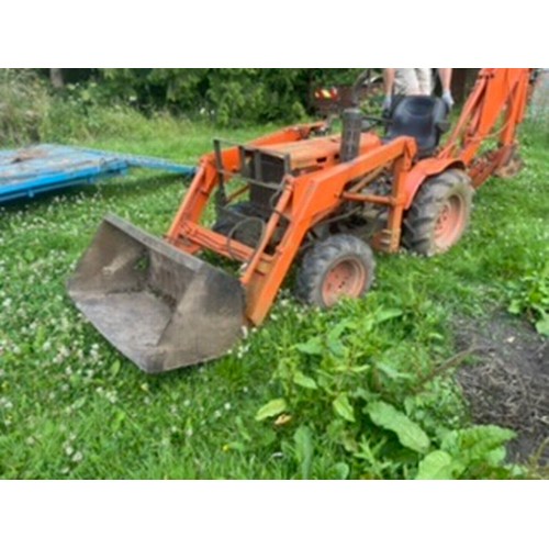 Kubota B7100D compact tractor. C/w front loader and back actor