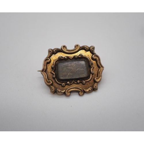 323 - Yellow metal brooch