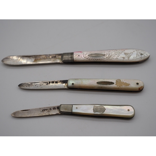 301 - 3- Hallmarked silver and mother of pearl fruit knives. Approx 42g total weight