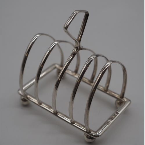 303 - Hallmarked silver toast rack. Approx 46.5g