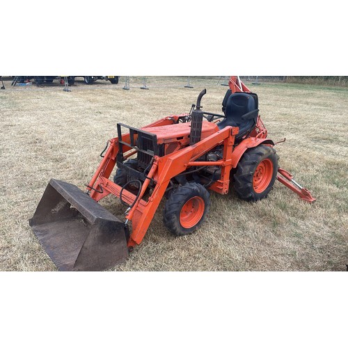 Kubota B7100D compact tractor. C/w front loader and back actor