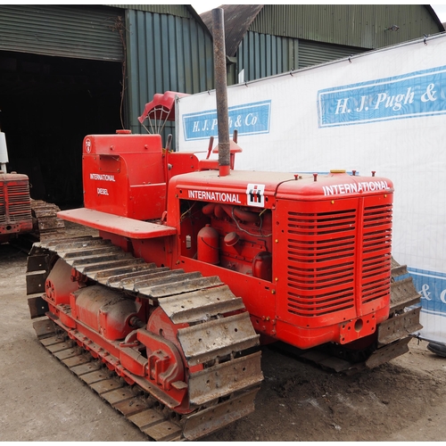 160 - International TD6 diesel crawler. c/w drawbar. Early restoration. Runs. Key