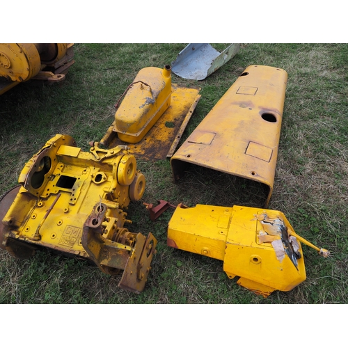 117 - John Deere crawler parts