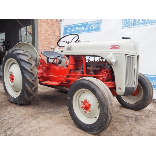 119 - Ford Ferguson 8N tractor. original wheels, mudguards and toolbox, restored. Runs and drives. Key