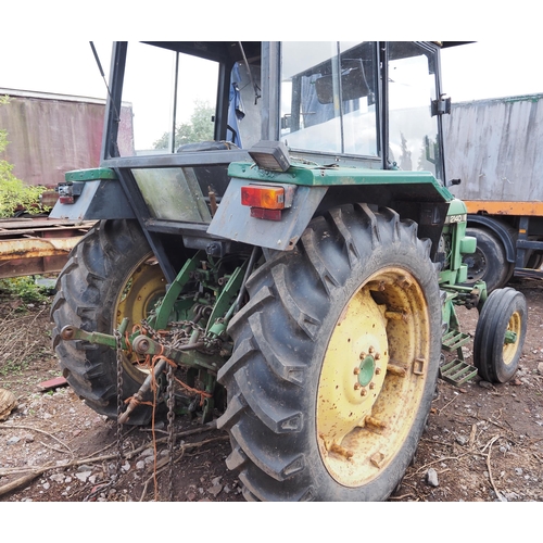 116 - John Deere 2140 tractor. Pickup hitch, SN-417693L. Runs and drives. V5. Key