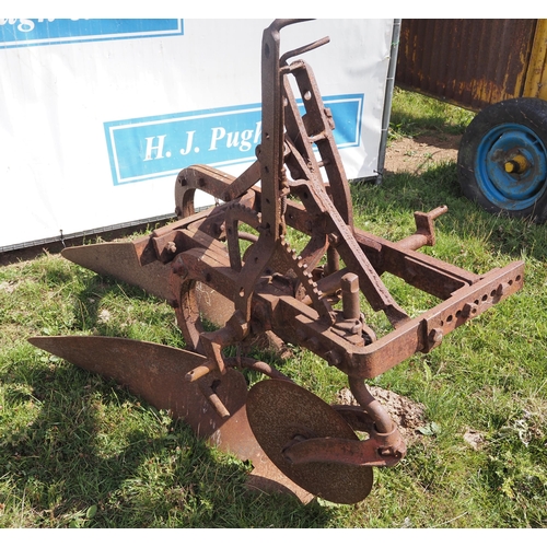 136 - 2- Furrow plough