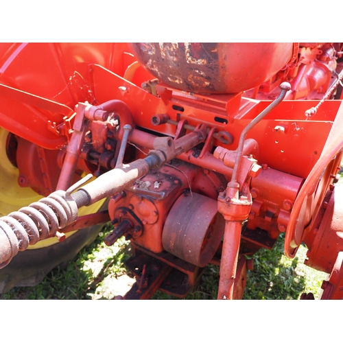 185 - David Brown 950 tractor. Runs. c/w pulley. Reg SBL436