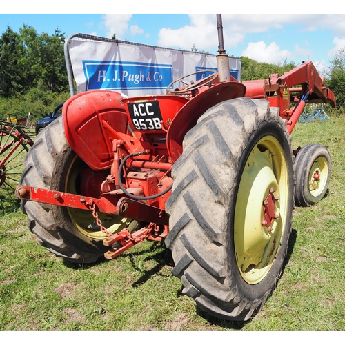 186 - David Brown 990 implematic tractor, with loader. Runs and drives. Reg ACC953B.