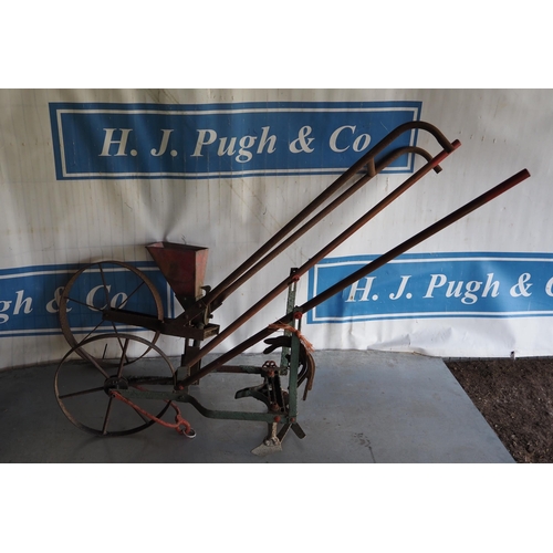 4 - Seed drill and hoe