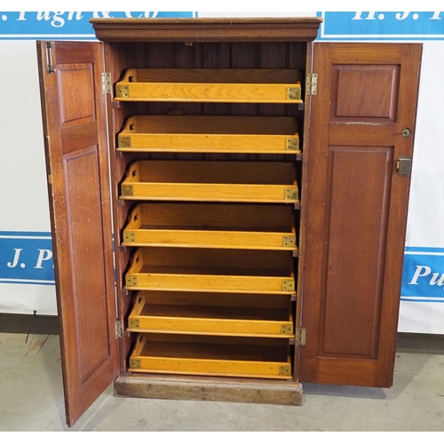 165 - Mahogany linen press 62x33½