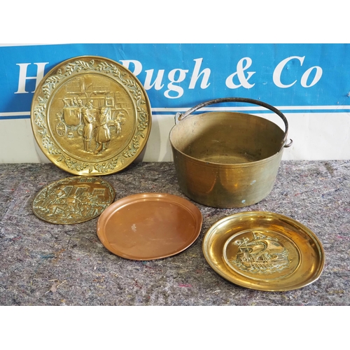 219 - Brass jam pot and 4 copper and brass plates