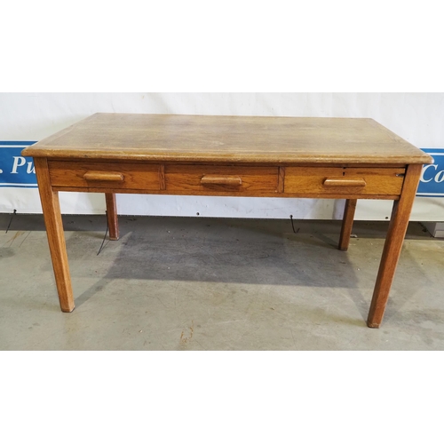 111 - Old school table with 3 drawers 60x33