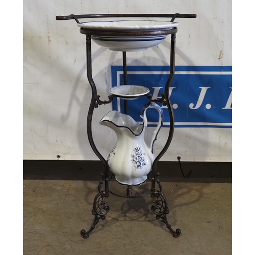 64 - Ornate metal wash stand