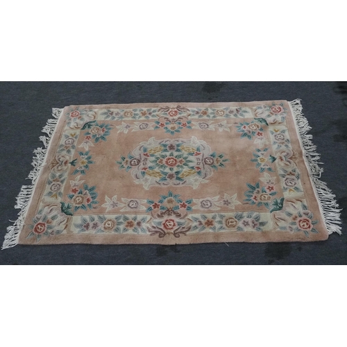 86 - Cream floral wool rug 72x48