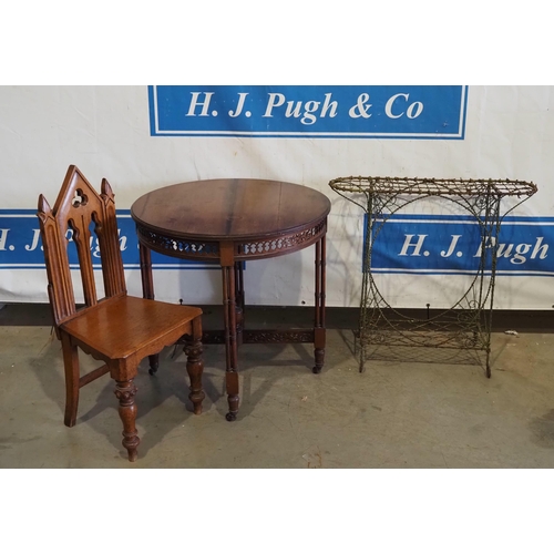 84 - Mahogany round coffee table, oak chair and wire stand