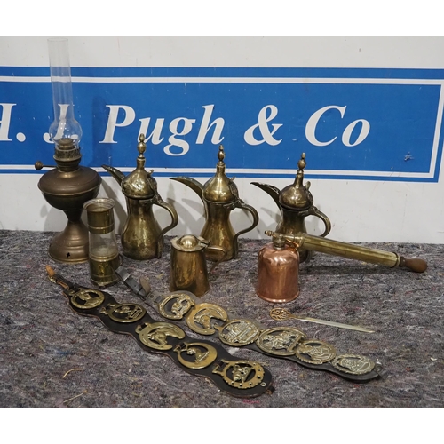 249 - Brass jugs, horse brasses, oil lamp etc.