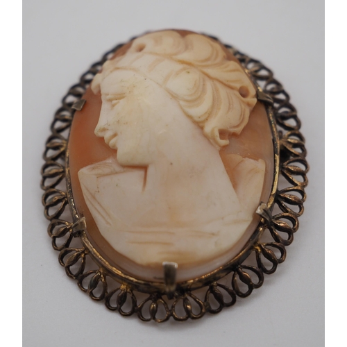 266 - Yellow metal cameo