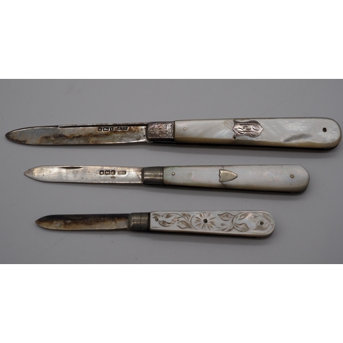 269 - 3- Hallmarked silver and mother of pearl fruit knives