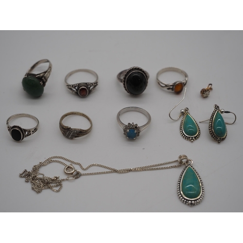 277 - Assorted silver rings, chain and earrings. Approx 34g total weight