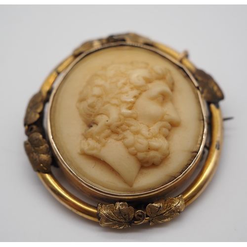 305 - Yellow metal cameo brooch