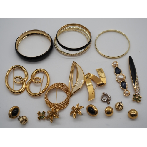 328 - Assorted costume jewellery