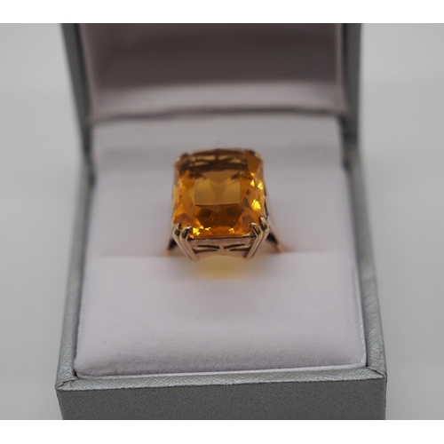 372 - 9ct gold heavy citrine ring approx 5g total weight