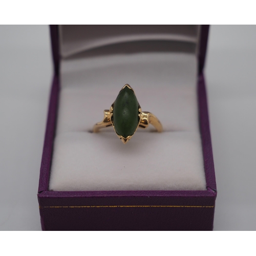 374 - 9ct gold jade ring approx 3g total weight