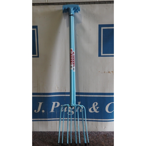 943 - 3- 4 Prong manure forks