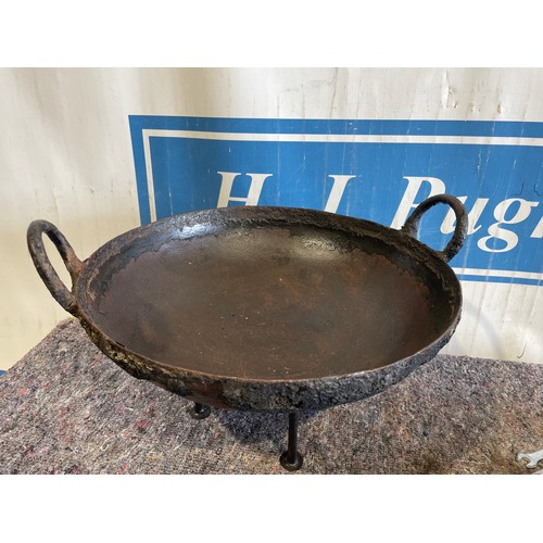 766 - Cast iron fire pit 17