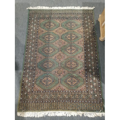 152 - Green patterned wool rug 72 x 48