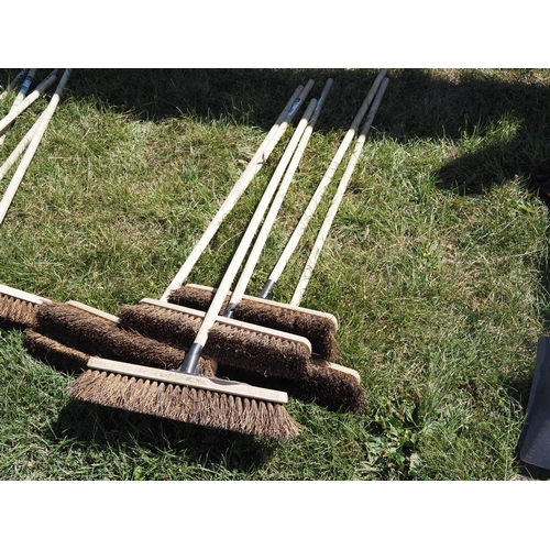 119 - 5- Brooms