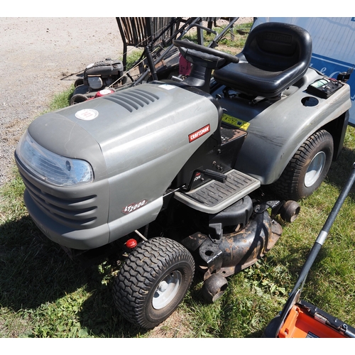 141 - Craftsman LT2000 ride on mower