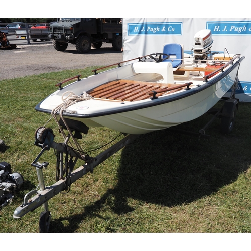 66 - Angelo Molinari 390 boat with 35HP Johnson outboard engine and trailer