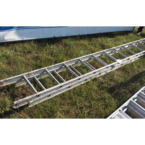 717 - Extending aluminium ladder